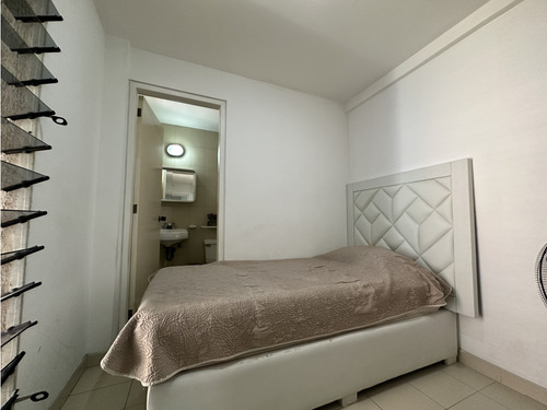 Se Vende Moderno Apartamento En Lomas De Las Mercedes