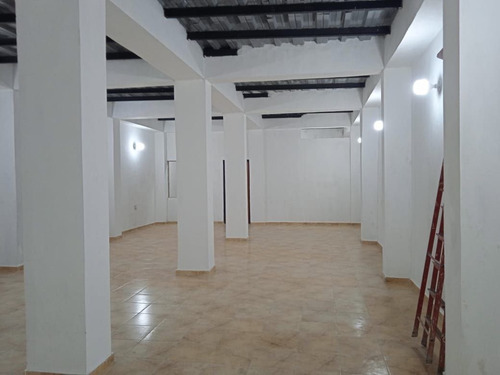 Imagen 3 de 14 de Se Alquila O Vende Hermoso Local Comercial En Sabana Grande. Raymer Ortiz: +58-424-1272602