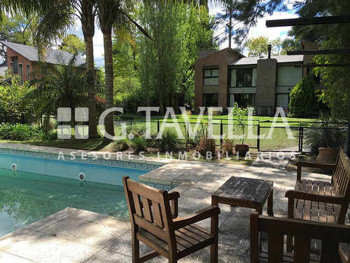 Imagen 2 de 12 de Venta Casa Con Parque Y Pileta En Parque Leloir, Ituzaingo