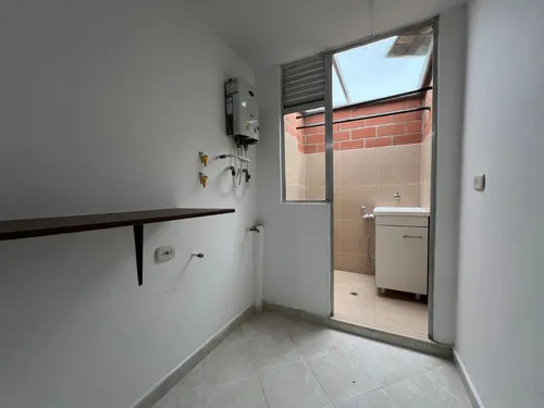 Apto Con Amplia Terraza Cubierta En Envigado