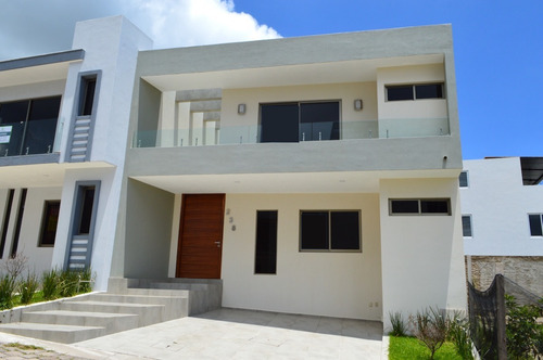 Casa Con Recámara En Planta Baja, Para Estrenar, Argenta Residencial En Zapopan