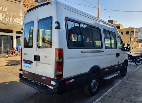 Imagem 4 de 13 de Iveco Daily 45s16 Minibus