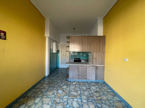 Imagen 6 de 22 de Gran Casa 4 Amb Con Patio Y Terraza Ubicada En Parque Chacabuco, Capital Federal, Buenos Aires
