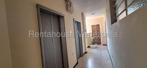 Mls #25-18251 Oportunidad, Para Remodelar!!!