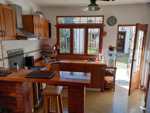 Casa 4 Ambientes, Con Jardín, Parrilla, Terraza Y Espacio De Usos Múltiples, En Villa Ballester.