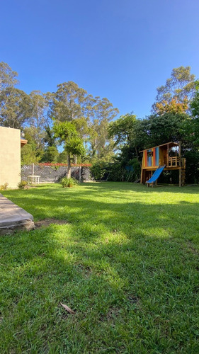 Imagen 6 de 18 de Casa Leticia Bosque Peralta Ramos Temporada 2023 Mar Del Plata Para 4 Personas Con Parrilla Y Parque