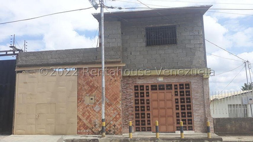  Al/ Linda Comoda Casa  De Dos Niveles En  Venta En  La Piedad Norte Cabudare  Lara, Venezuela.   3 Dormitorios  3 Baños  250 M² 