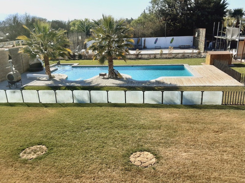 Casa De Lujo, Condominio Santa Teresita De Lisieux