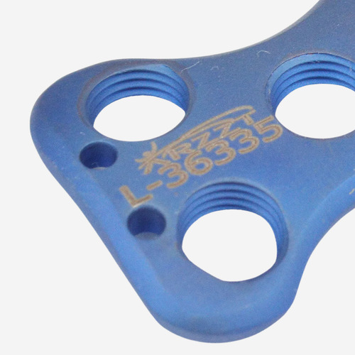 Placa Bloqueada P/cervical 41mm P/osteosíntesi Titanio Arzzt