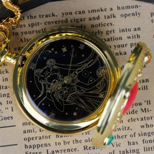 Imagen 2 de 6 de Reloj Collar Análogo Sailor Moon