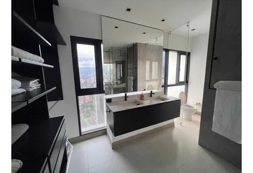 Vendo Apartamento Triplex En El Poblado, San Lucas