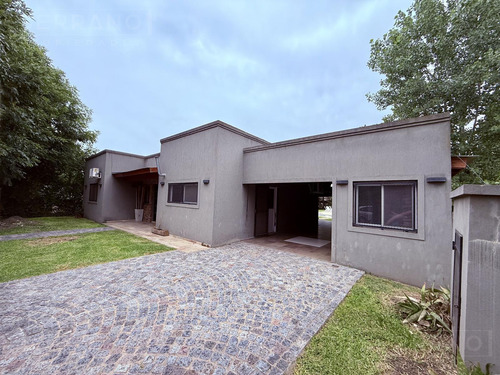 Venta Casa 4 Ambientes, Jacuzzi. Apta Credito. Parque Sakura. Exaltacion De La Cruz