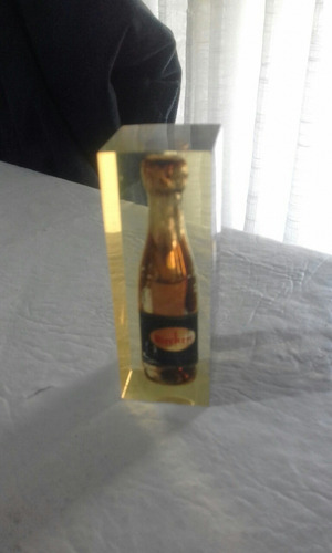 Bieckert. Mini Botella Cerveza Llena, En Resina. Leer. (Usado)