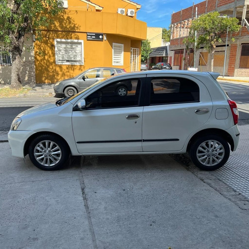 Imagen 8 de 25 de Toyota Etios 1.5 Xls
