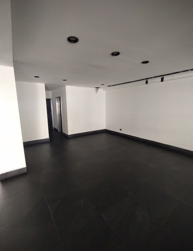 Alquila: Gran Local Comercial Sobre Av. Estrada