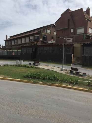 Imagen 2 de 11 de Duplex Con Parrilla Frente Al Mar. Av. Bunge Y El Mar. Coch