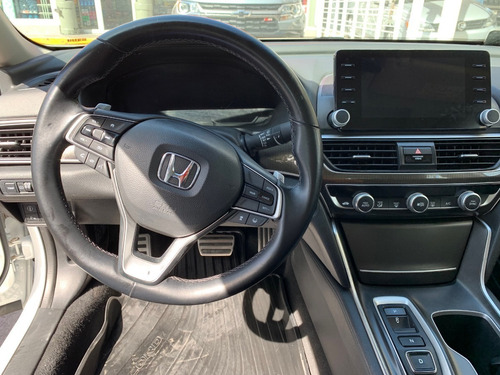 Imagen 13 de 15 de Honda Accord Touring Modelo 2019