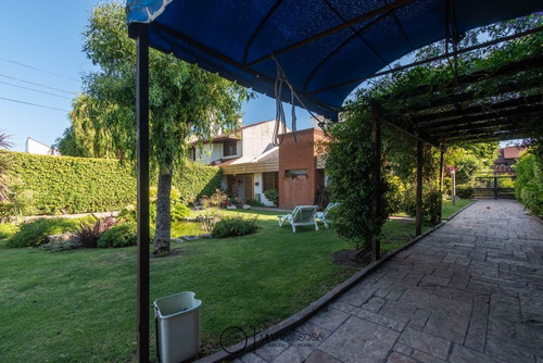 Chalet 5 Ambientes Con Gran Parque