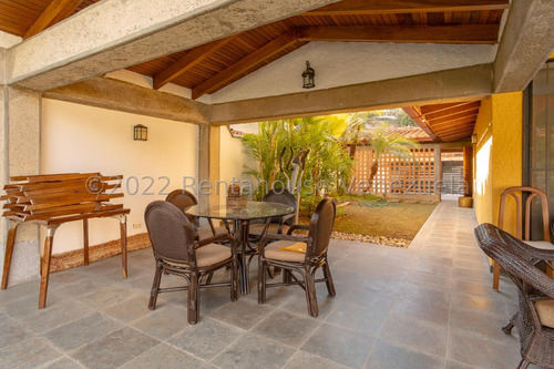Stephany La Roche Casa En Venta En Santa Paula Mls #23-668