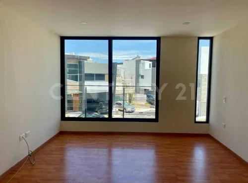 Casa En Venta En Britania La Calera, Puebla.