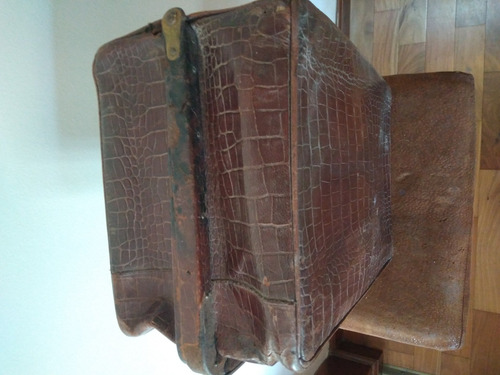Antiguo Maletin De Mano De Cocodrilo Con Herrajes De Bronce (Usado)