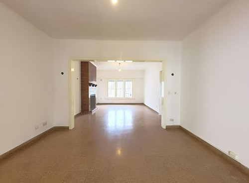 Casa En Venta De 3 Dormitorios - Garage - Jardin - En Barrio Parque Cornelio Saavedra