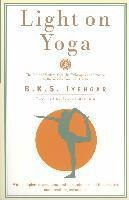 Libro Light On Yoga