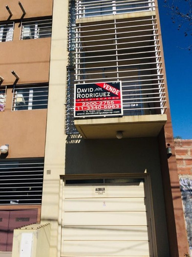 Imagen 2 de 13 de Departamento De 2 Ambientes Con Balcon Al Frente En Venta - Moron Norte