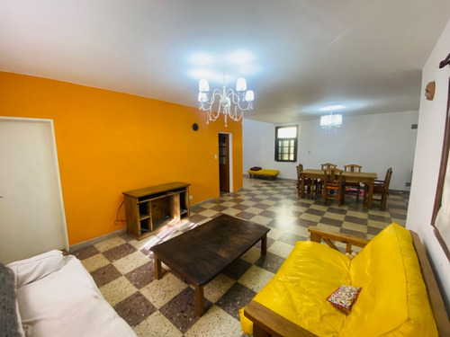 Venta Casa 6 Ambientes Cochera Longchamps