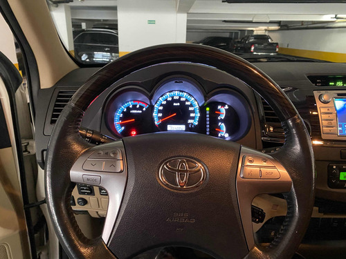 Toyota Hilux SW4 3.0 Srv 5l 4x4 Aut. 5p