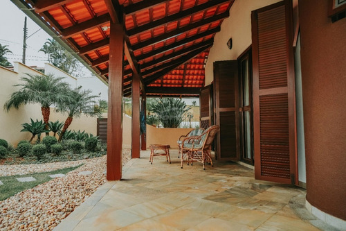 Casa Ampla Na Itoupava Norte, Com 3 Dormitórios Sendo Uma Suite, Sala De Jantar Sala De Estar Sala De Tv Com Lareira, Lavabo, Cozinha, Ampla Área De Lazer Com Piscina.aceita Apto De Menor Valor Na Ne