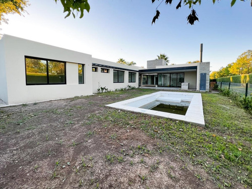 Imagen 8 de 19 de Casa - Miraflores (funes Hills)