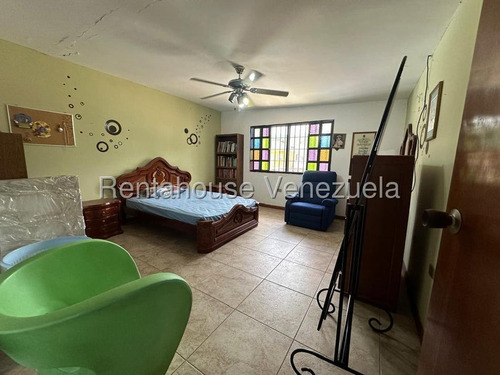 Casa Duples En Venta Ubicada En Zona Privilegiada Dentro De Urbanización En Montalbán 25-17897