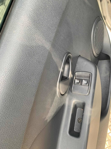 Imagem 4 de 12 de Renault Logan 2020 1.0 12v Authentique Sce 4p
