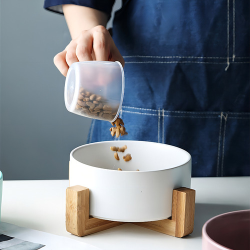 Plato Para Perros Y Gatos De Cerámica Con Base De Bambú Color Blanco