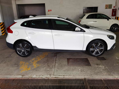 Imagen 7 de 11 de Volvo V40 2014 1.6 Adittion T3 Mt