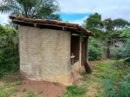 Chácara Com Casa Três Quartos Sala De Estar Cozinha E Dois B