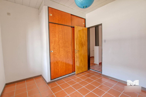 Imagen 26 de 30 de Depósito Y Casa De 3 Ambientes Con Patio Terraza Y Cochera Varios Autos