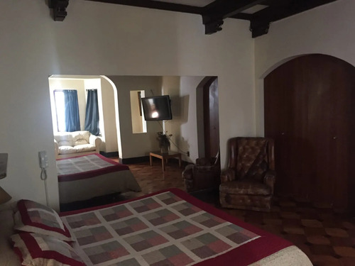 Hotel En Venta,  Santiago Centro, A Pasos De Cumming