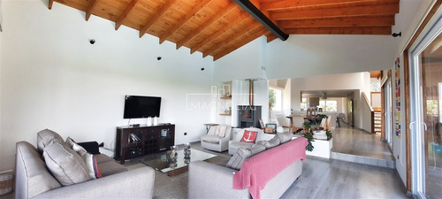 Casa En Venta De 7 Dorm. En Los Vilos