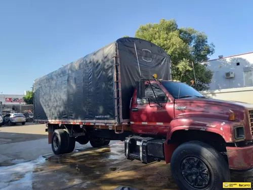Camion Kodiak Estacas