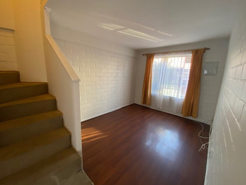 Casa De 2 Pisos 3d Y 2 Baños En Excelente Estado
