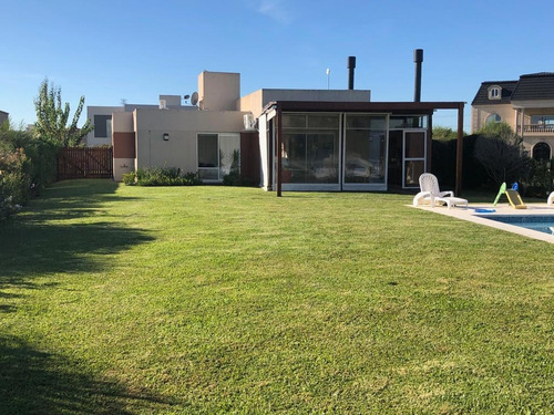 Imagen 2 de 22 de Venta Casa 4 Amb. En Lote Interno. Barrio San Francisco. Villanueva