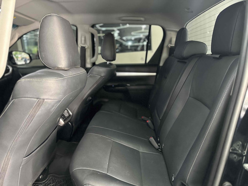 Toyota Hilux 2.8 D-4D TURBO DIESEL CD SRX PLUS 4X4 AUTOMÁTICO