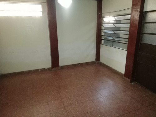 Imagen 3 de 11 de Ph De 4 Ambientes, 80 M2 A Refaccionar, Excelente Ubicación.