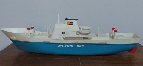Barco Plástico Monteleone A Pilas. Made In Italy. (Usado)