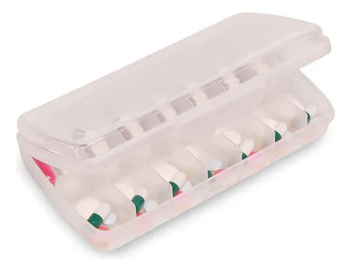 Porta medicamentos de plástico para uso nocturno y diurno.