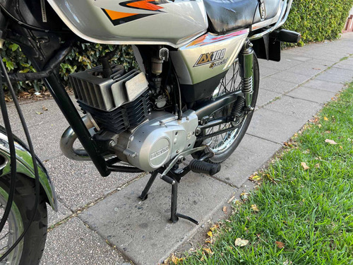 Imagen 6 de 17 de Suzuki Ax100