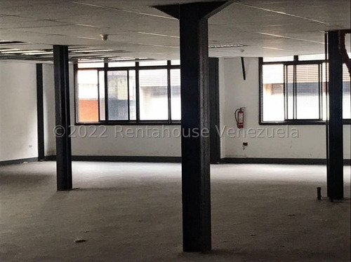 Excelente Edificio Para Fabrica Ya Que Cuenta Con Espacios Cómodos En Venta - Urb. Boleita Sur