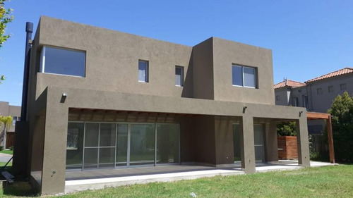 Venta Impecable Casa En El Barrio Cerrado Barbarita
